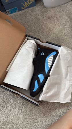 Jordan 14 black university blue size 7Y