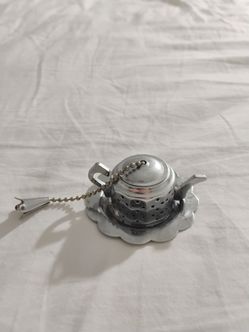 Teapot-Shaped Metal Tea Infuser with Drip Tray