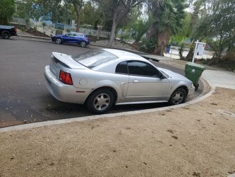 2000 Ford Mustang