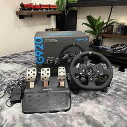 Logitech G920 Racing Wheel & Pedals – Like New, Box Included