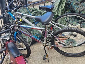 2 26 inch 1 shwinn  verano  model  light weight   Aluminum  body.  Rims. Ready To ride