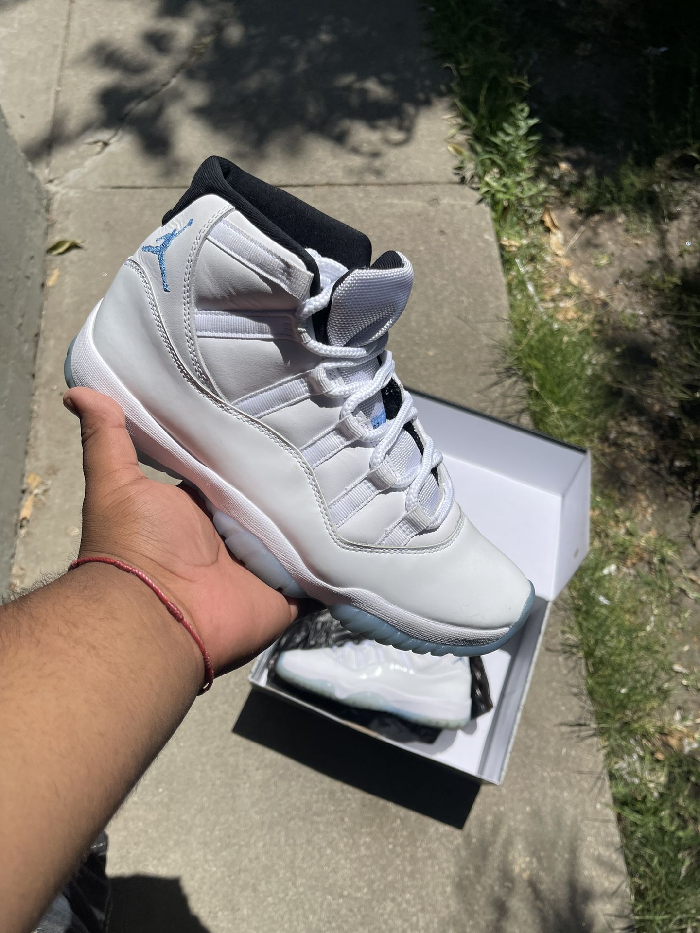 Jordan 11 Legend Blue