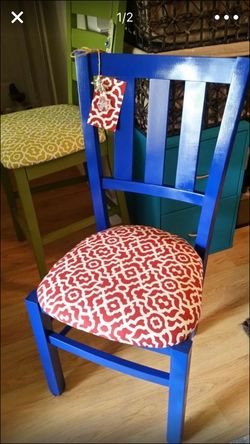 ACCENT CHAIR