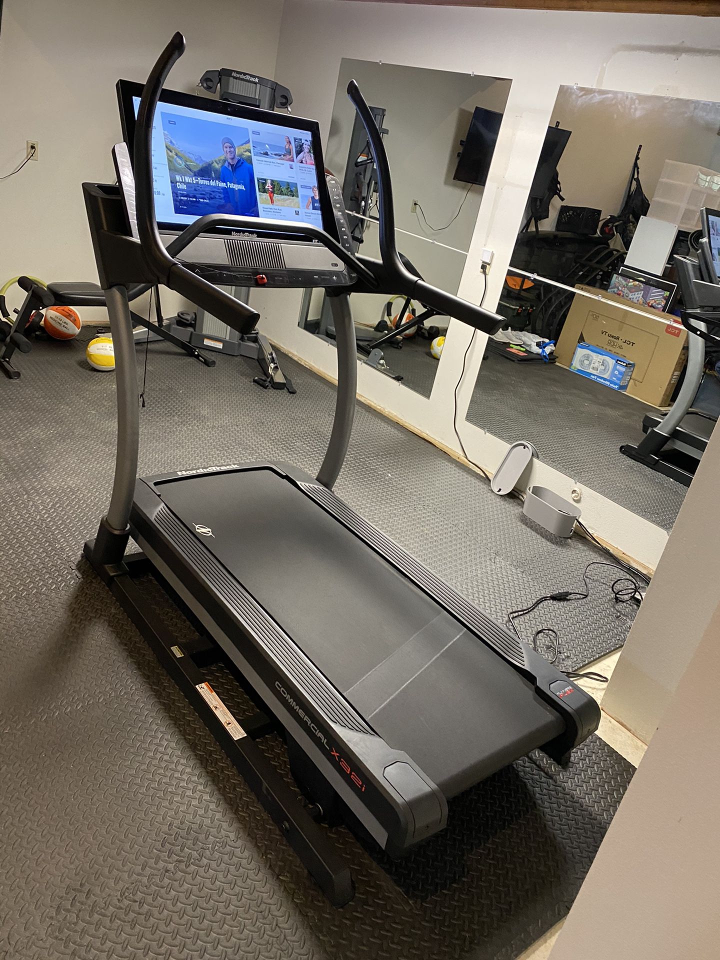 NordicTrack Commercial X32i Interactive Treadmill with 32” Touchscreen and 1 Year iFit Membership