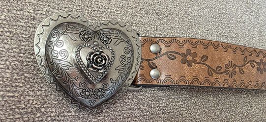 New heart belt buckle with faux leather brown floral belt approximately 41" SHIPPING AVAILABLE