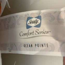 Sealy Memory Foam mattress - King (Like New)