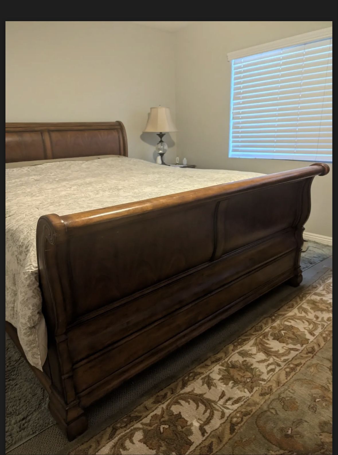 Deluxe Ethen & Allen Tuscany King Bed