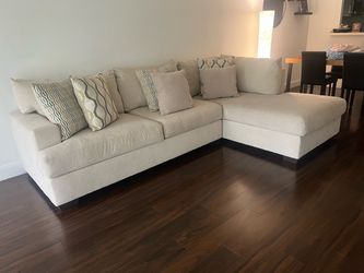 Great condition sectional sofa!