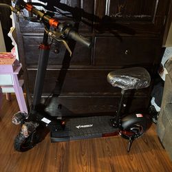 Brand new electric scooter with removable seat runs 28 MPH