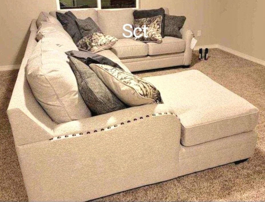 Dellara Chalk Sectional Oversized 🛋️Ashley Brand New