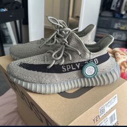Yeezy 350 V2