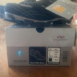 BIKE/SPIN SHOES Black 37 EU BODY GEOMETRY
