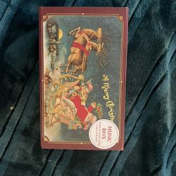 A Merry Christmas Music Box With 10 Notecards And Envelopes