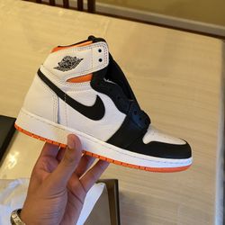 Jordan Retro 1 Electro Orange 