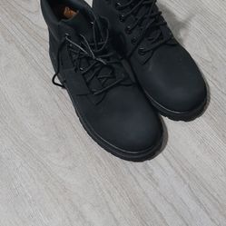 NWT Timberland boots black 