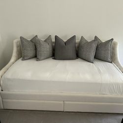 Lux day Bed With 2 Storage Drawers 