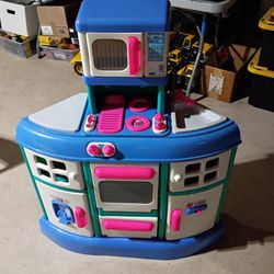 Toy Kitchen and Grill