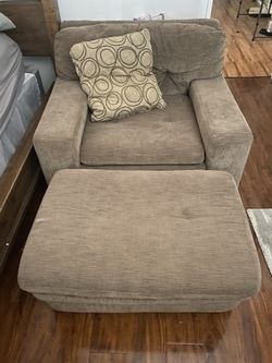 Chair With Ottoman