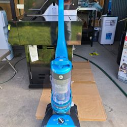 semi new Hoover vacuum cleaner in good condition like new 