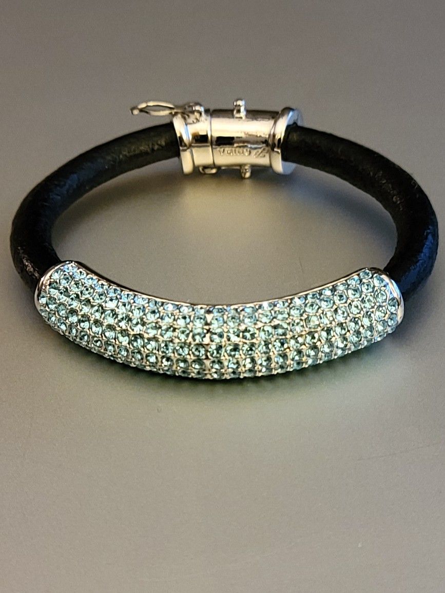 FABULOUS PAVÉ AND LEATHER BRACELET  