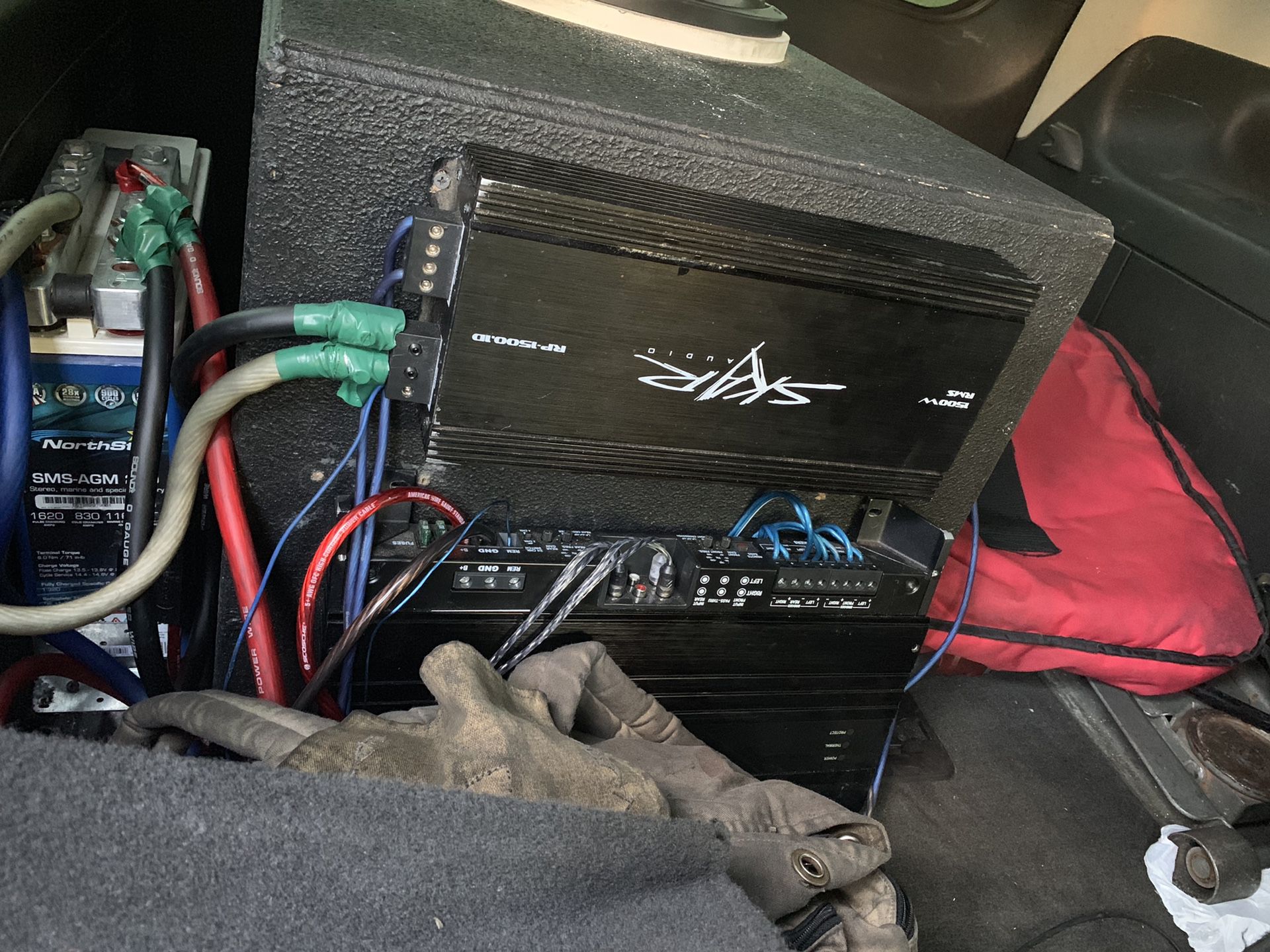 EvL Skar 15 audio inch sub custom box 32 ha tuned and 1500 rms skar amp and battery