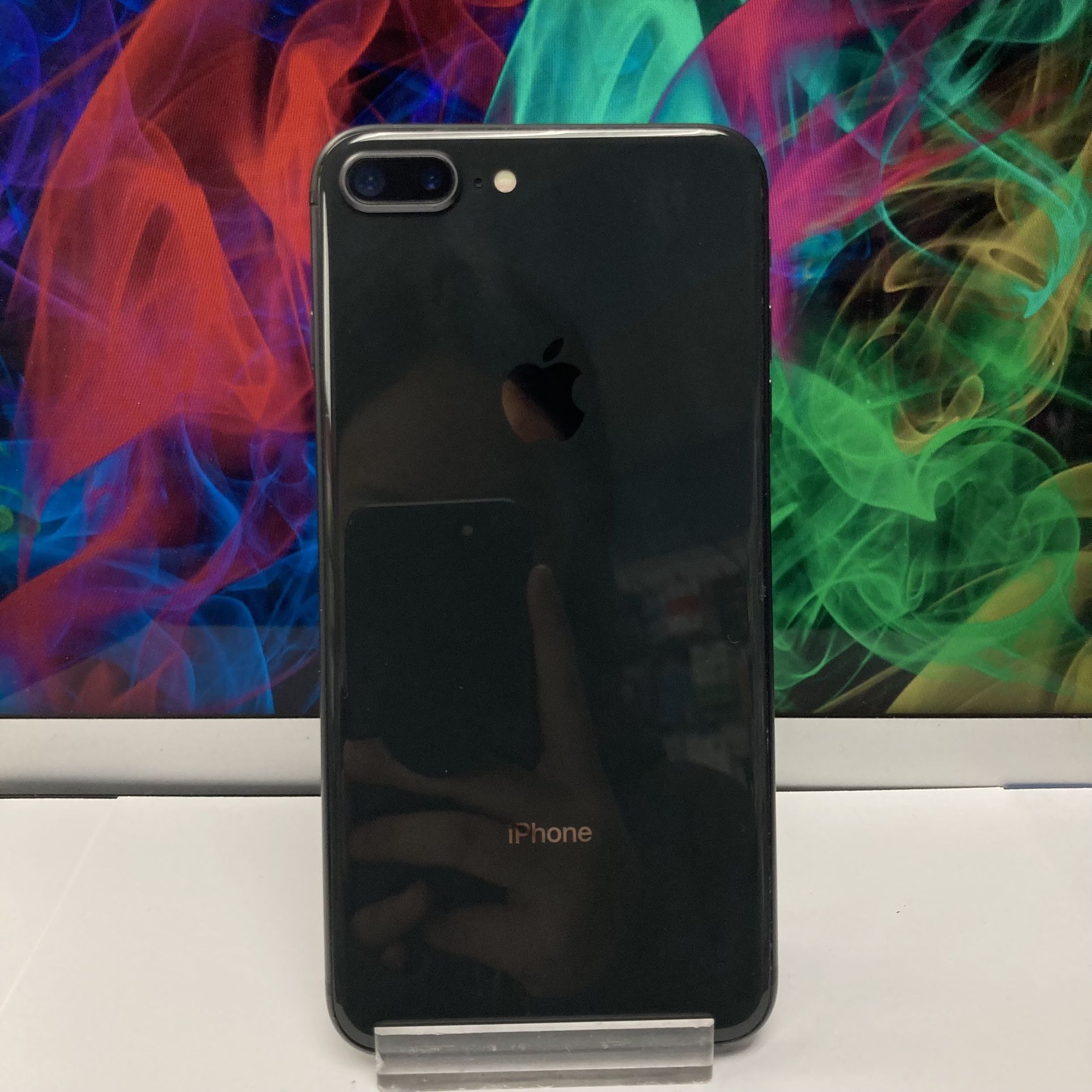 Factory Unlocked Iphone 8 plus 64 gb comes with store warranty