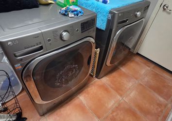 LG WM8100HVA Front Load Washer steam  AND DLEX8100V front load Dryer - Steam