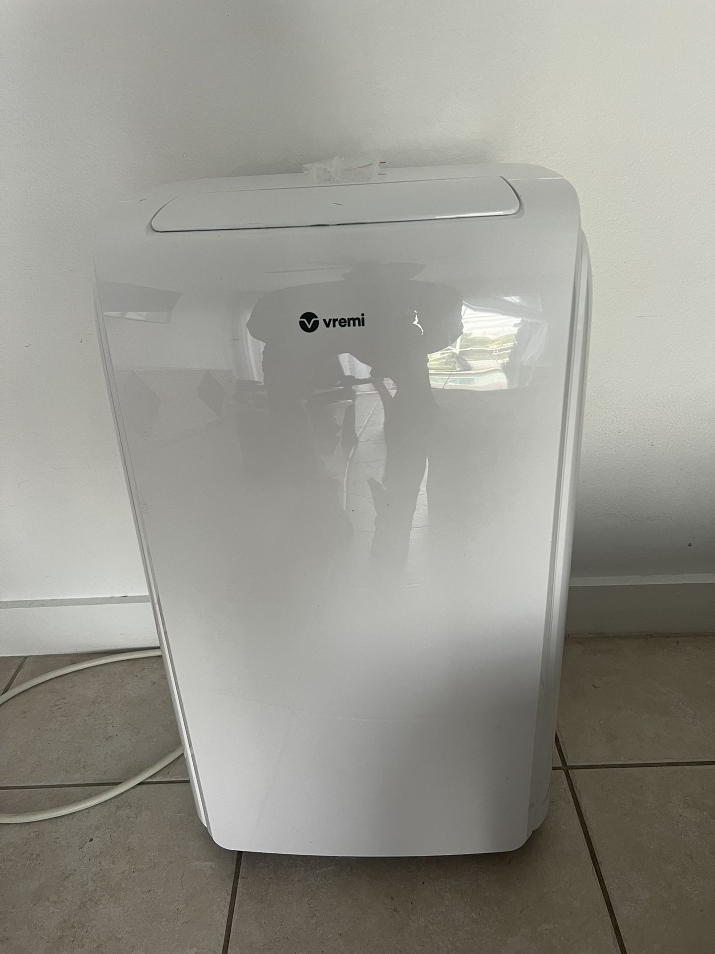 Never Used Vremi Portable AC Unit 12,000 BTU