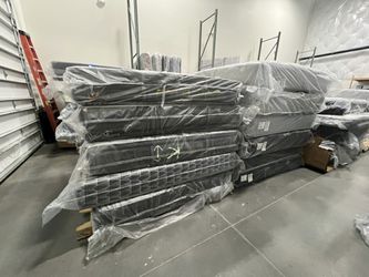 Pillowtop mattress, Hybrid & Memory Foam LIQUIDATION! While they last!