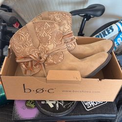 Woman’s boots size 7
