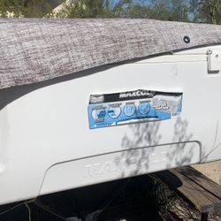 IGLOO 165 qt ICE CHEST 