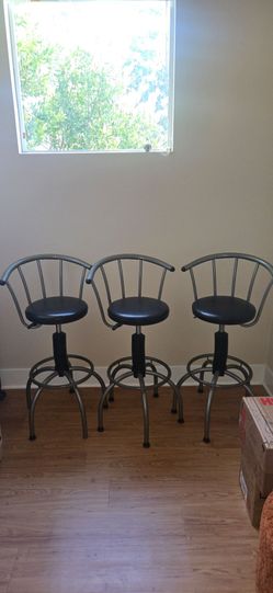 3 Bar Stools