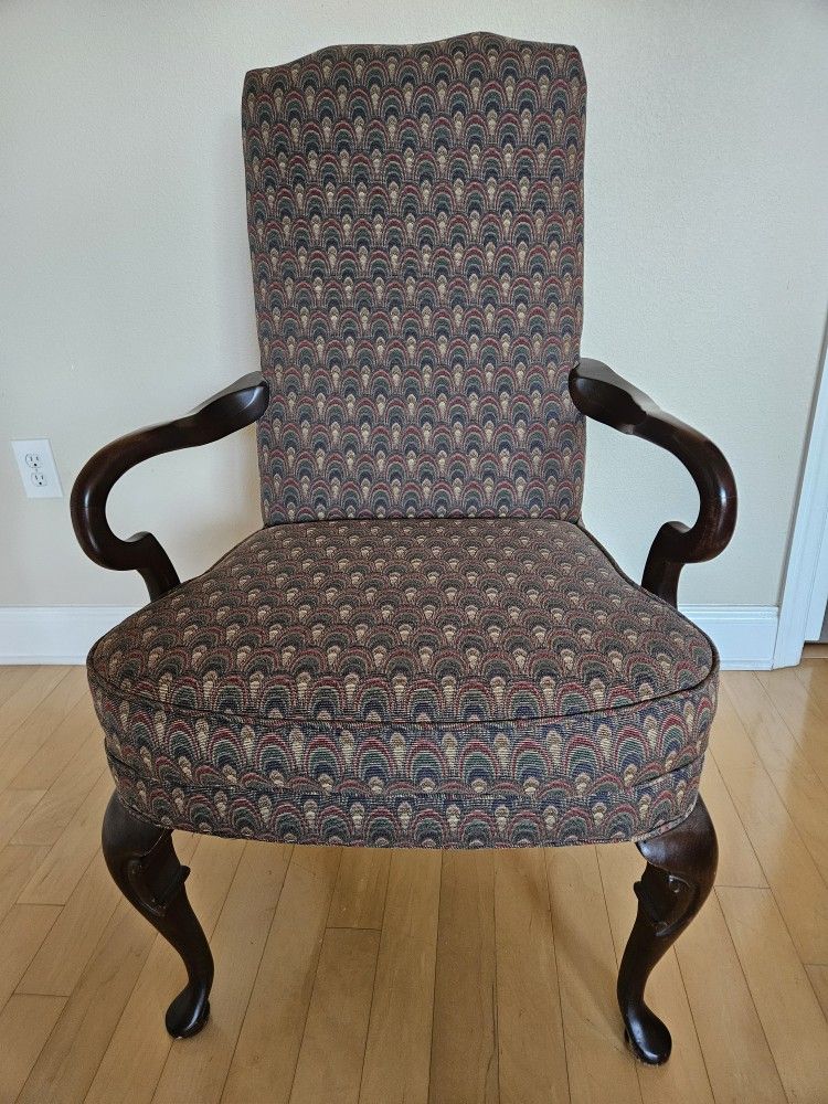 Queen Arm Chair In Mint Condition 