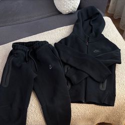 Nike Techs Top And Bottom