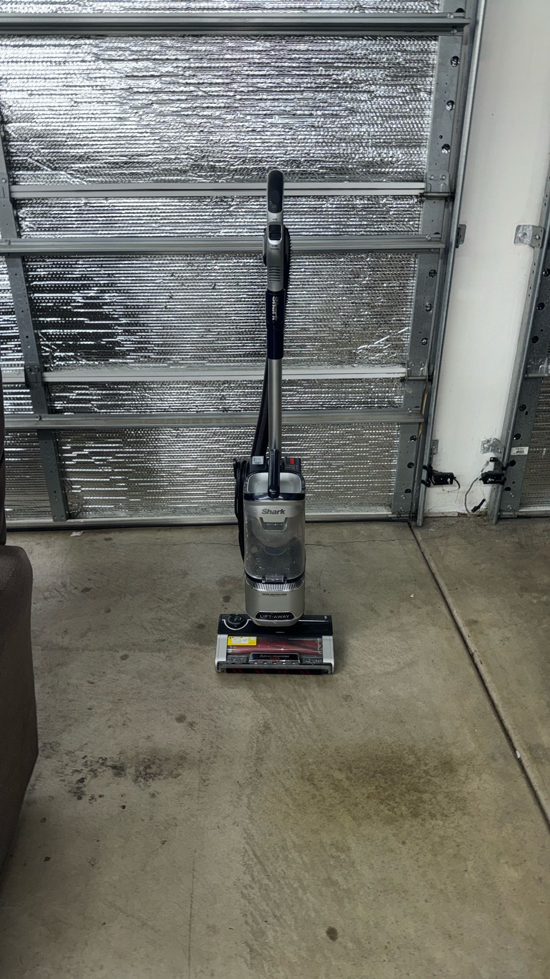 Shark UV900 Pet Performance Plus Lift-Away Upright Vacuum with DuoClean PowerFins HairPro and Odor Neutralizer Technology