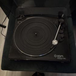 Record player and speaker set