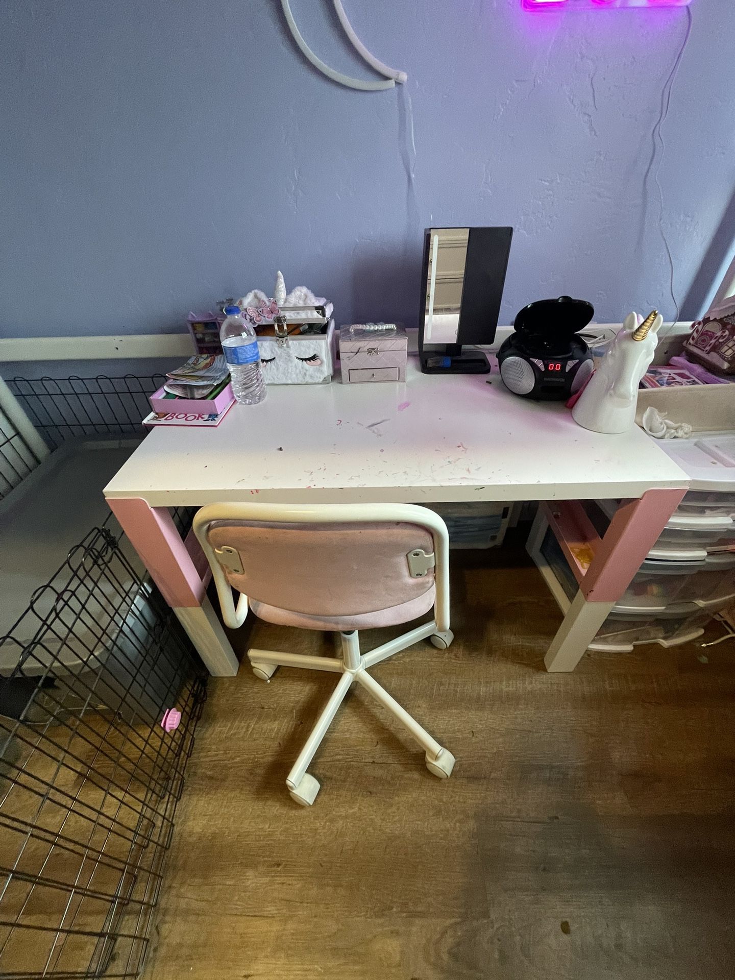 Child Desk And Chair 