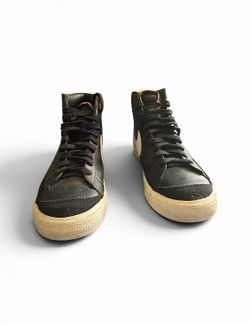 Used men’s 11 black nike blazers