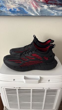 CONZURI SNEAKERS BARELY WORN