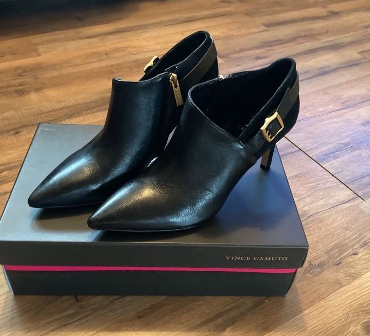 New! Vince Camuto Women’s Kreitha Pointed Toe Buckled Dress Booties Size 9