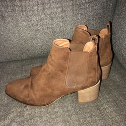 American Eagle Size 9 Suede Ankle Boots Booties 