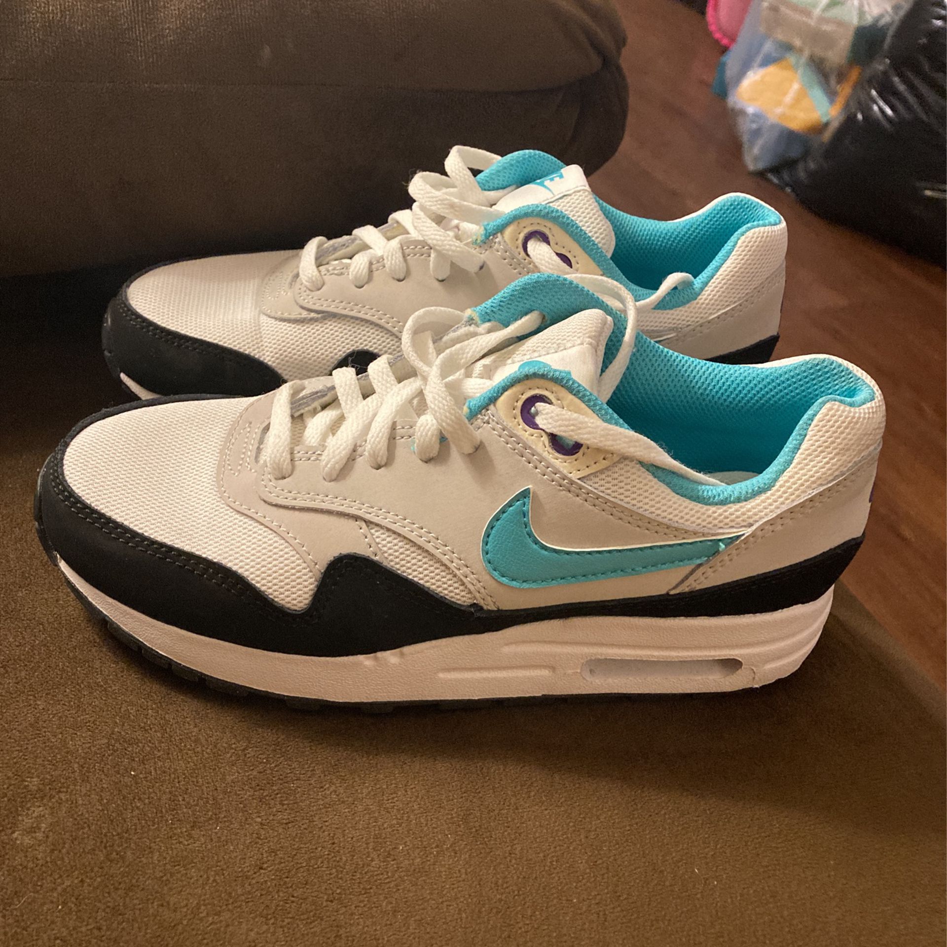 Size 5 Youth Nike Air’s