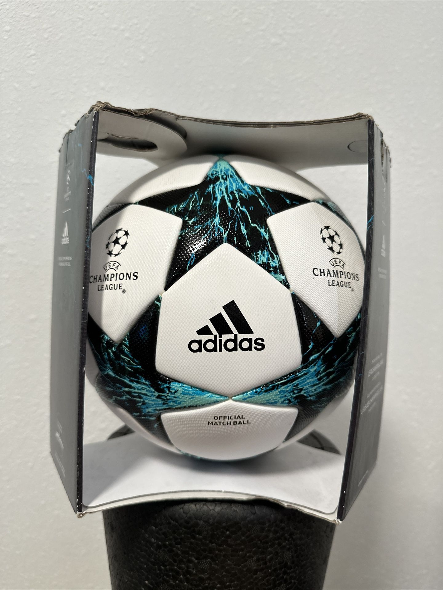 Adidas Finale 17 Official Match Ball Champions League 2017/2018 for Sale Kent, WA - OfferUp