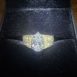 Gold diamond ring