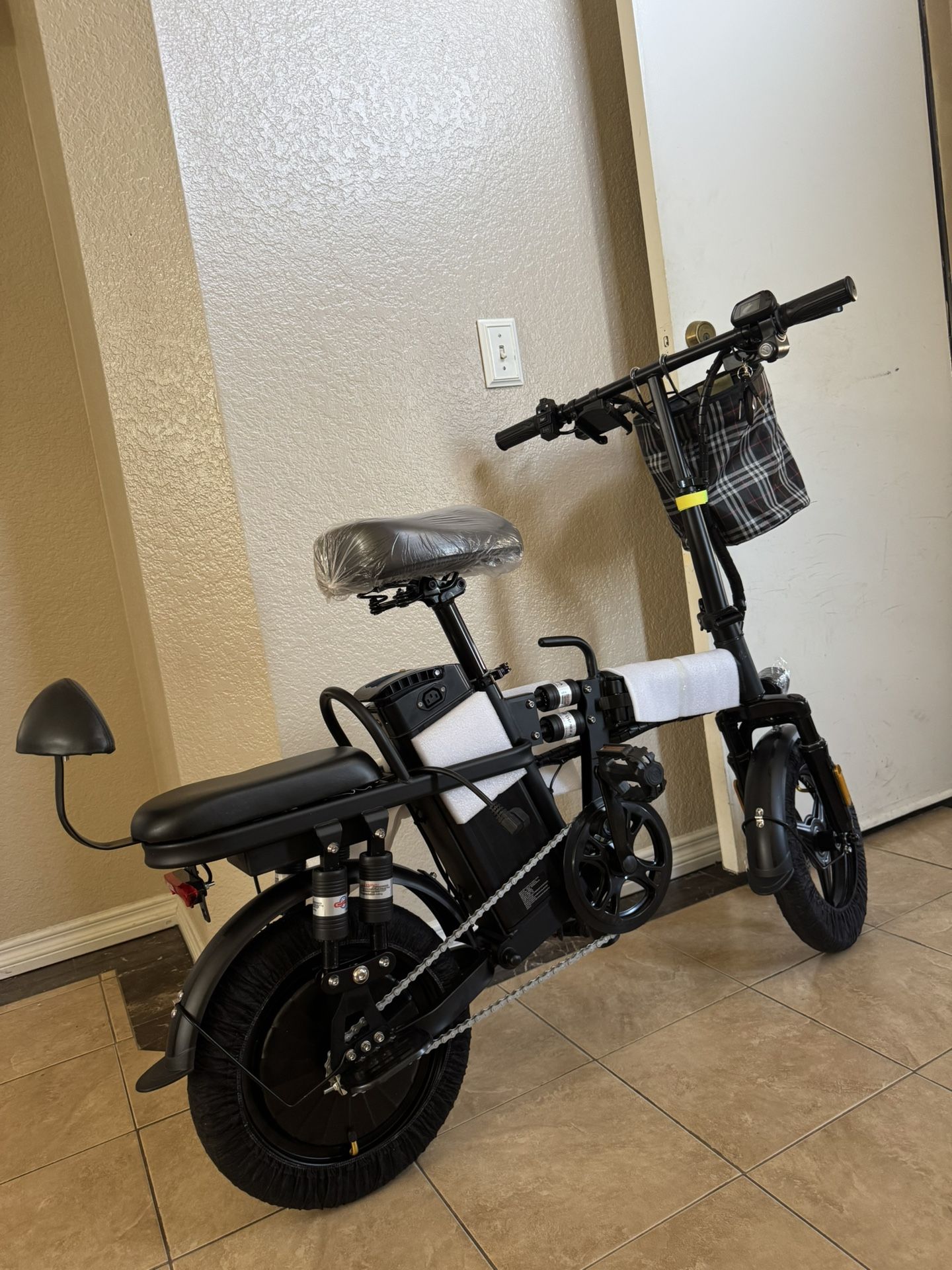 Folding electric bicycle