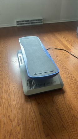 Balancing board - snowboarding/surfing practice - knee/ankle/hip strengthening