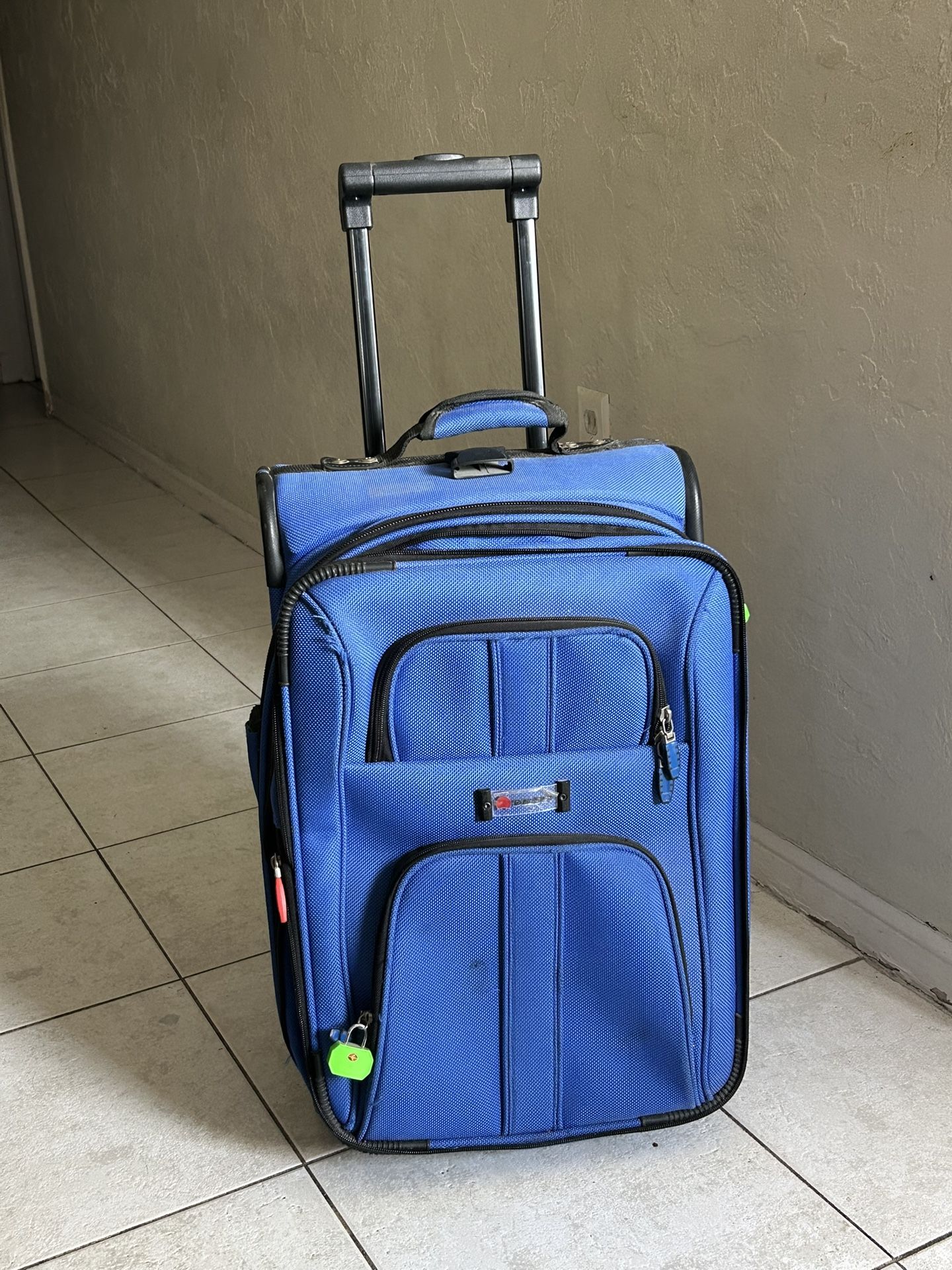 LUGGAGE - EXPANDABLE SUITCASE