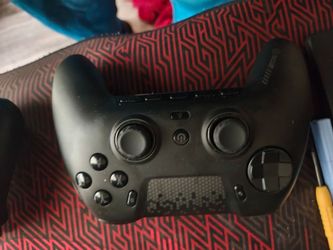 Scuff envision controller wired and Razer Wolverine V3 tournament edition bundle