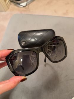 Chanel Black Oversized Sunglasses with Quilted Case – Timeless Elegance