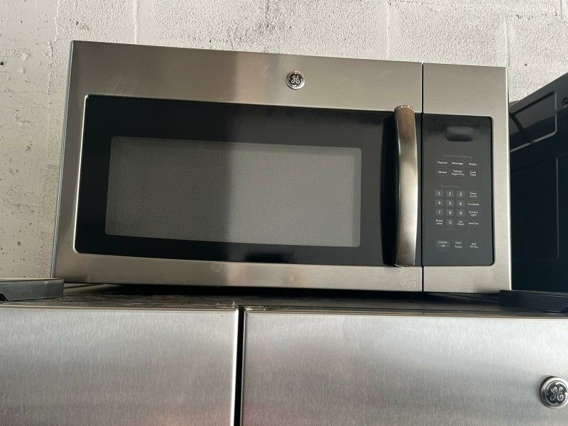 Microwave GE 30 Inch Great Condition